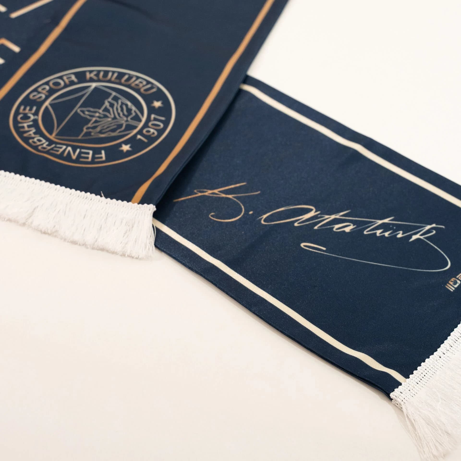 FBİAD Atatürk İmzalı Gold Şal (Fenerium Tarafından Üretilmiştir) - Görsel 1